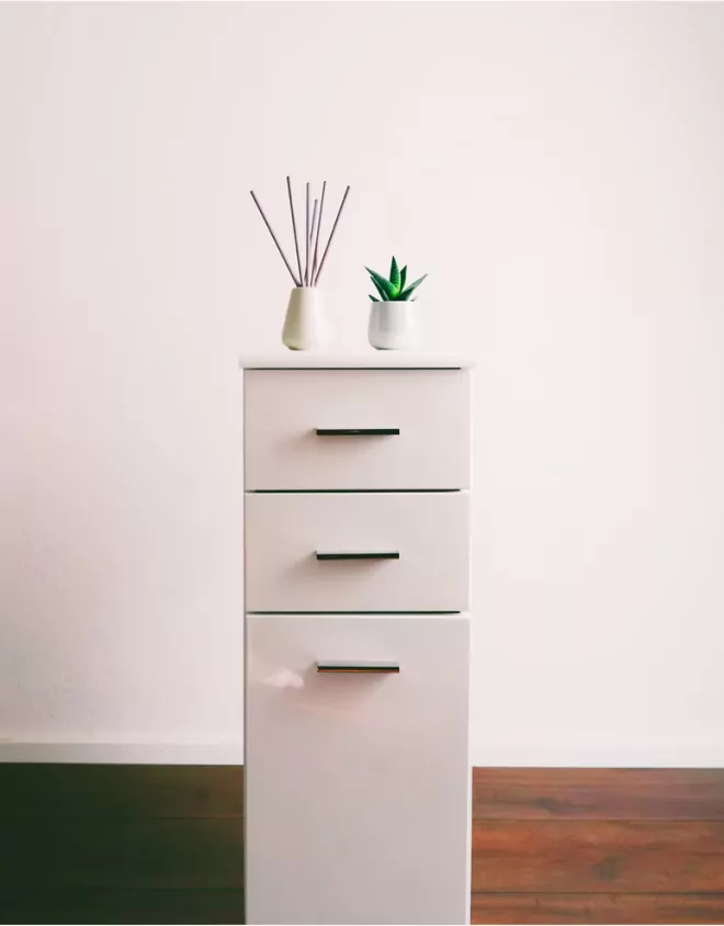 Bottom Table - Image 3